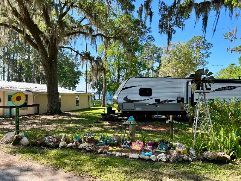 Inglis Lakeside RV Park - Inglis, FL (14)