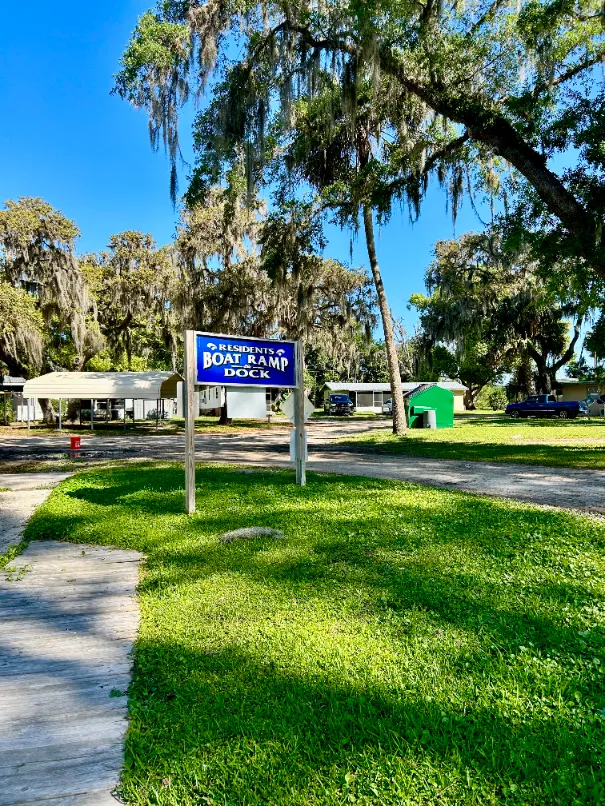 Inglis Lakeside RV Park - Inglis, FL (6)